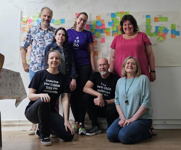 Paul van Buuren, Annelies Verhelst, Wendie Huis in't Veld , Savi Sinnema, Caitlin de Rooij, Johan Huijkman and Rian Rietveld proudly standing before a wall of post-its.